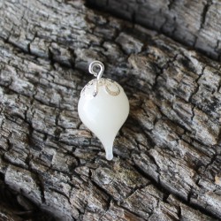 Muttermilchperle Tropfen aus Muttermilch
