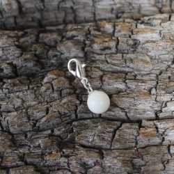kleiner  Charm mit Muttermilchkugel